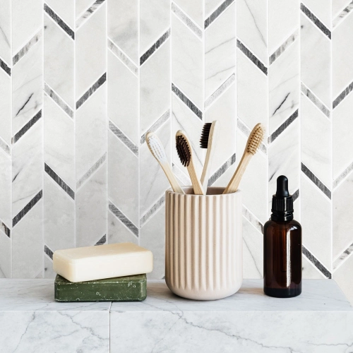 Pastilhas de Pedra Chevron (Mármores Piguês e Grey) Produto Pastilhas de Pedra Chevron (Mármores Piguês e Grey)