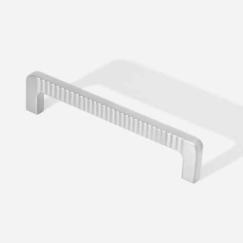 Puxador para Móvel Alça Sobrepor 128 mm Zamac (Petra Escovado) Produto Puxador para Móvel Alça Sobrepor 128 mm Zamac (Petra Escovado)