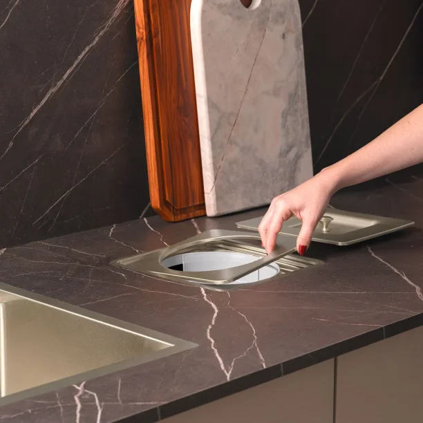 Produto Lixeira Embutida de Cozinha Inox Quadrada 5 Litros (Ryo Escovada) - Outlet