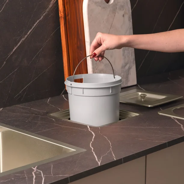 Produto Lixeira Embutida de Cozinha Inox Quadrada 5 Litros (Ryo Escovada) - Outlet