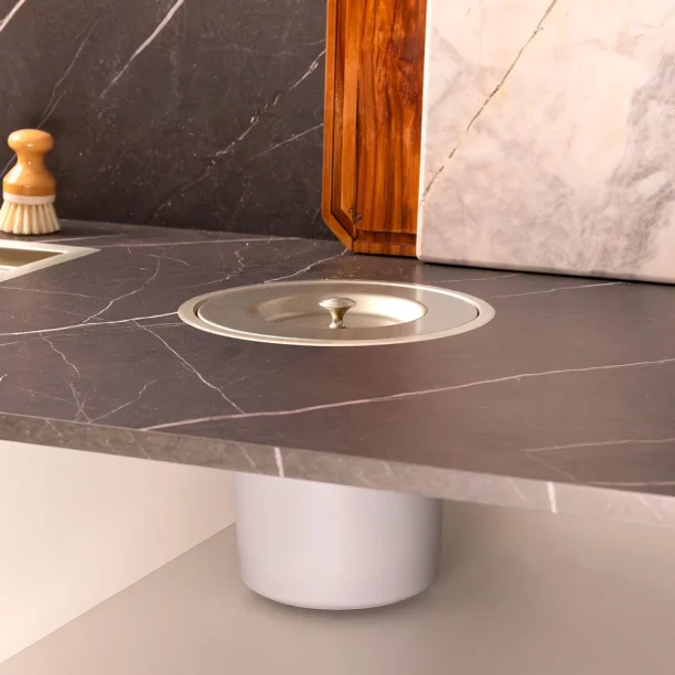 Produto Lixeira Embutida de Cozinha Inox Redonda 5 Litros (Mizu Escovada) - Outlet