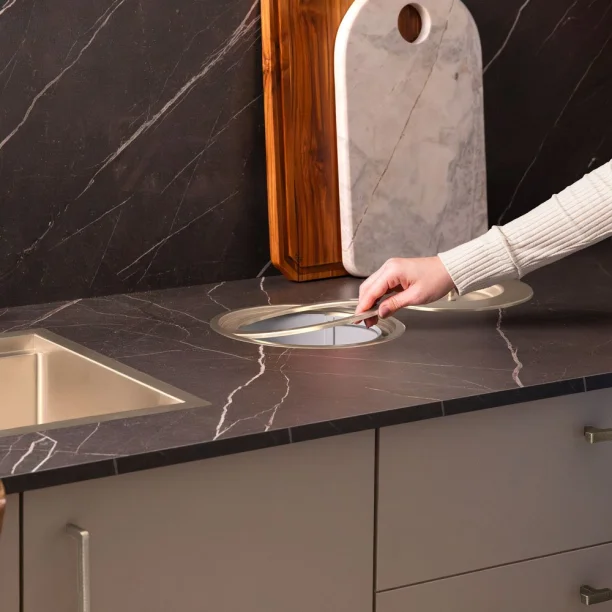 Produto Lixeira Embutida de Cozinha Inox Redonda 5 Litros (Mizu Escovada) - Outlet