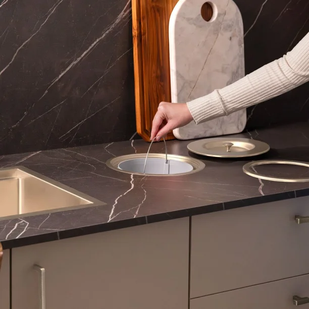 Produto Lixeira Embutida de Cozinha Inox Redonda 5 Litros (Mizu Escovada) - Outlet