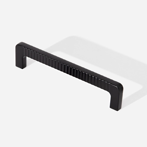 Puxador para Móvel Alça Sobrepor 128 mm Zamac (Petra Preto Fosco) Produto Puxador para Móvel Alça Sobrepor 128 mm Zamac (Petra Preto Fosco)