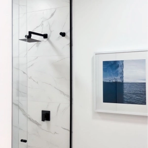 Ducha de Inox Quadrada 20x20 cm de Parede (Preta Fosca)