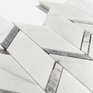 Pastilhas de Pedra Chevron (M&aacute;rmores Pigu&ecirc;s e Grey)