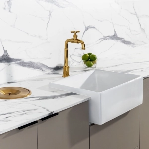 Torneira Retr&ocirc; Alta de &Aacute;gua Fria para Banheiro (Aron Dourada)