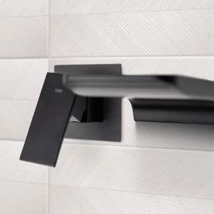 Torneira Monocomando de Parede para Banheiro (Yura Preta Fosca)