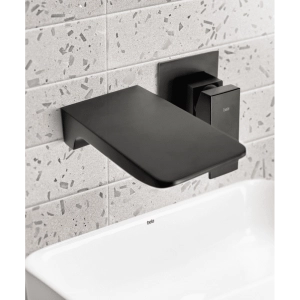 Torneira Monocomando de Parede para Banheiro (Yura Preta Fosca)