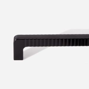 Puxador para Móvel Alça Sobrepor 192 mm Zamac (Petra Preto Fosco) Produto Puxador para Móvel Alça Sobrepor 192 mm Zamac (Petra Preto Fosco)