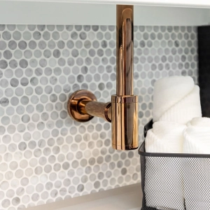 Sif&atilde;o Met&aacute;lico com Copo para Banheiro (Line Ros&eacute; Gold)