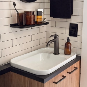 Cuba de Banheiro Lou&ccedil;a Sobrepor com Mesa Lateral 55 cm (Toulon Branca)