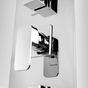 Ducha Vertical de Embutir com Hidro e Cascata (Inox Cromada)