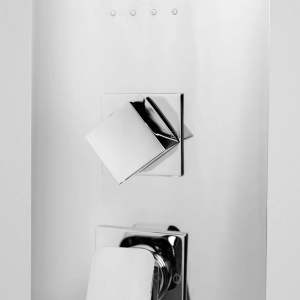 Ducha Vertical de Embutir com Hidro e Cascata (Inox Cromada)