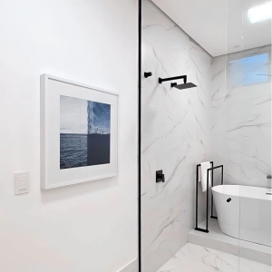 Ducha de Inox Quadrada 20x20 cm de Parede (Preta Fosca)