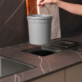 Lixeira Embutida de Cozinha Inox Quadrada 5 Litros (Ryo Grafite Fosca) Produto Lixeira Embutida de Cozinha Inox Quadrada 5 Litros (Ryo Grafite Fosca)