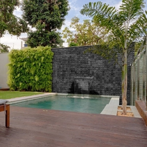 Pedra Hitam Bruta 10x10 cm - m&sup2;