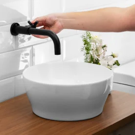 Torneira de Parede para Banheiro (Alva Preta Fosca) - Outlet Produto Torneira de Parede para Banheiro (Alva Preta Fosca) - Outlet