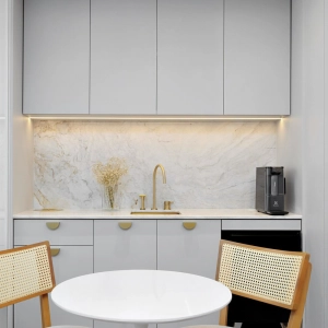 Torneira Monocomando com Ducha de Cozinha Inox (Fiji Dourada Fosca)