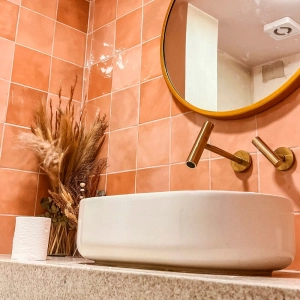 Torneira Monocomando de Parede para Banheiro (Lay Dourada Fosca)