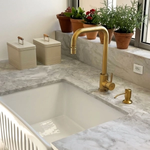 Torneira Monocomando Girat&oacute;ria de Cozinha Inox (Malta Dourada Fosca)