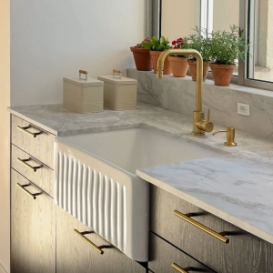 Torneira Monocomando Girat&oacute;ria de Cozinha Inox (Malta Dourada Fosca)